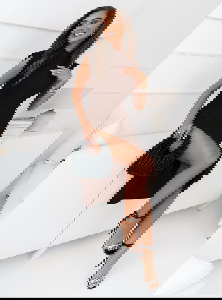 Czekoladowa dopasowana sukienka z...