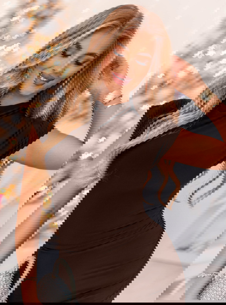 Czekoladowa dopasowana sukienka z...