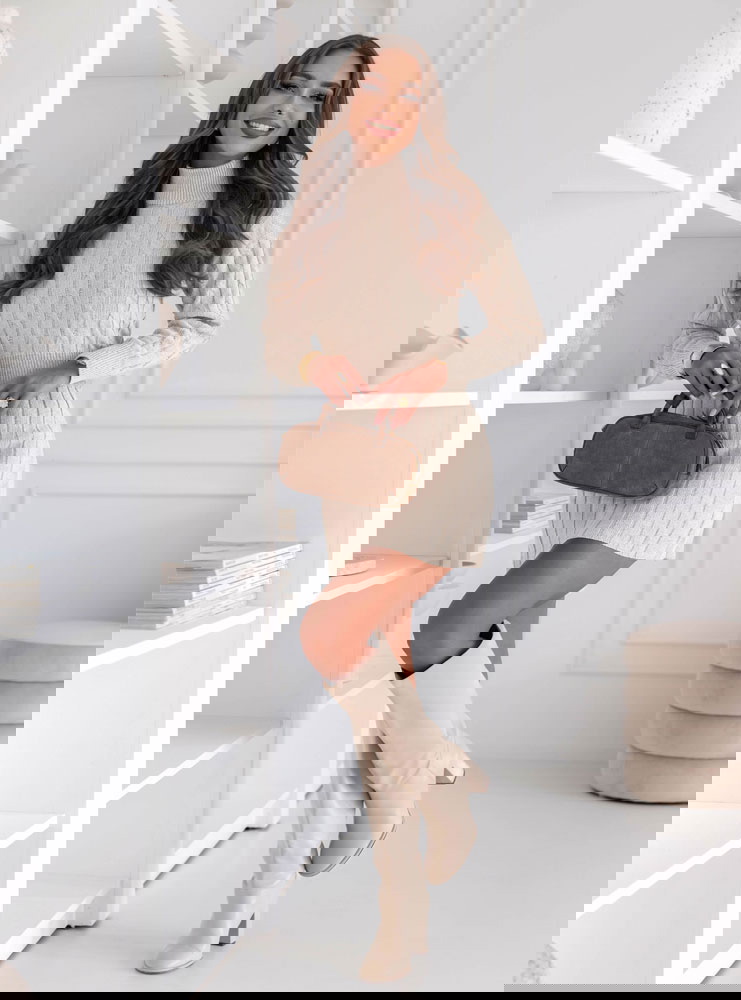 Beżowa sukienka swetrowa z...