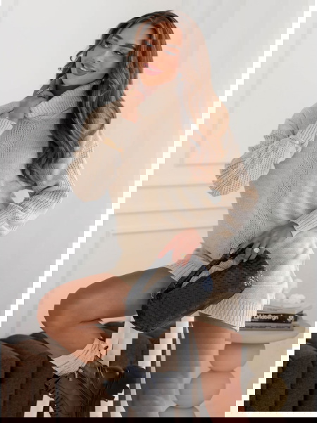 Beżowa sweterkowa sukienka...