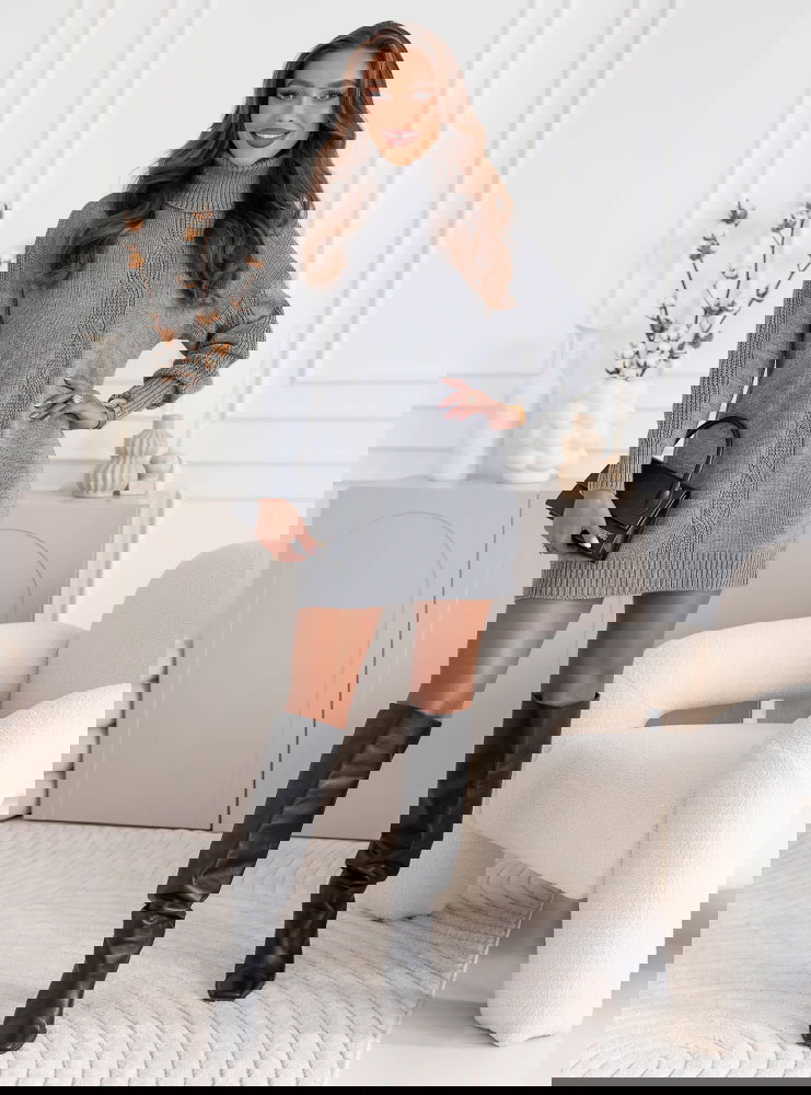 Szara sweterkowa sukienka z golfem...