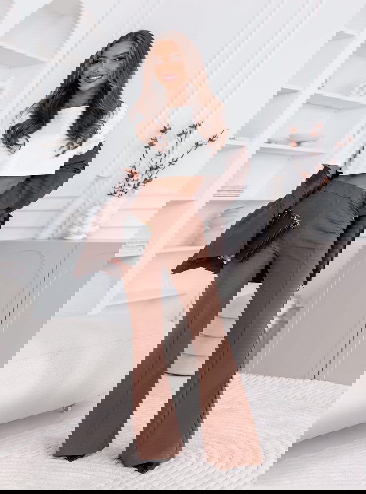 Czekoladowe spodnie z rozszerzanymi...