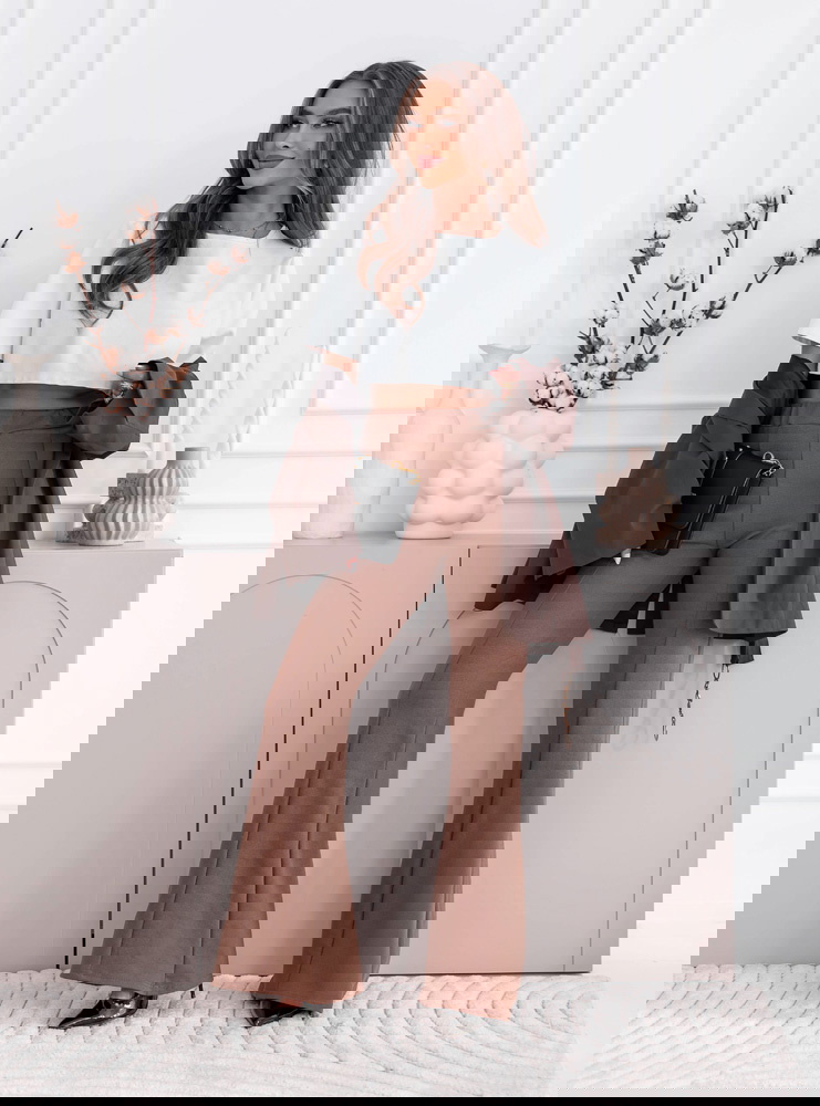 Czekoladowe spodnie z rozszerzanymi...