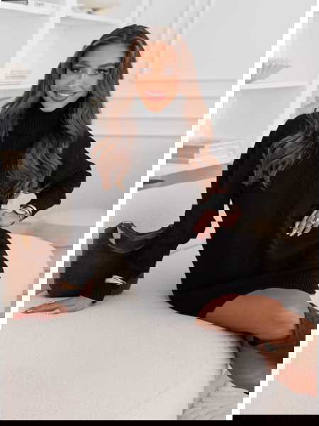 Czarna sweterkowa sukienka...