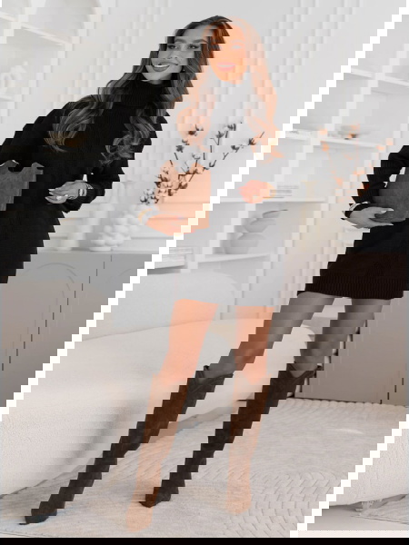 Czarna sweterkowa sukienka... 2