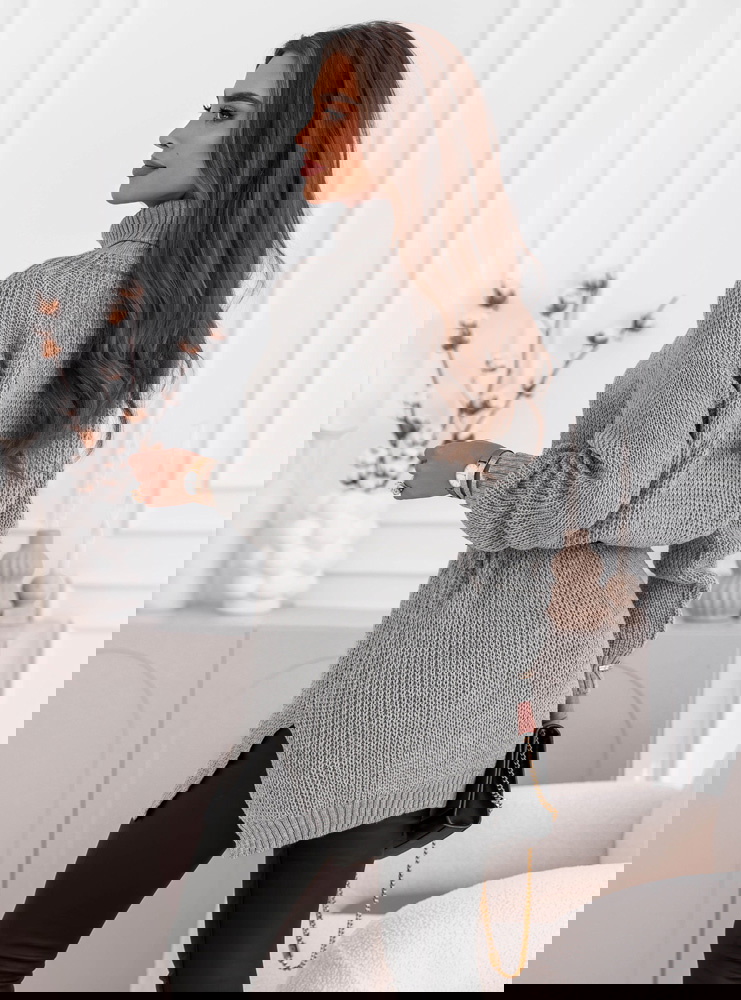 Szary sweter z golfem Ethylinna