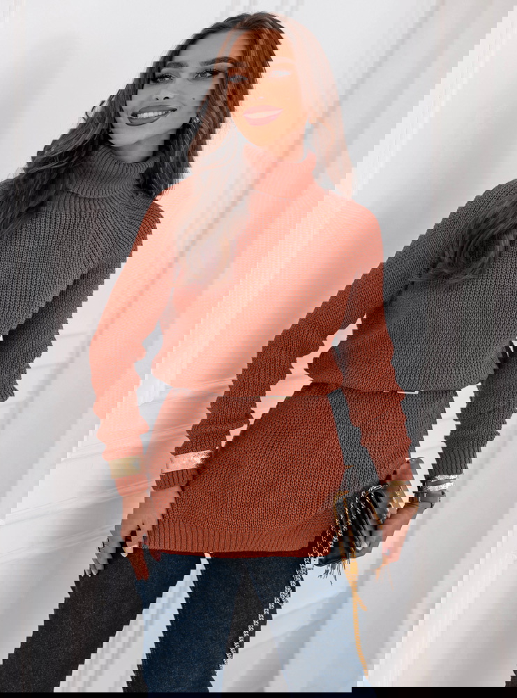 Ceglasty sweter z golfem Ethylinna