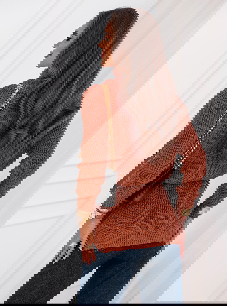 Ceglasty sweter z golfem Ethylinna