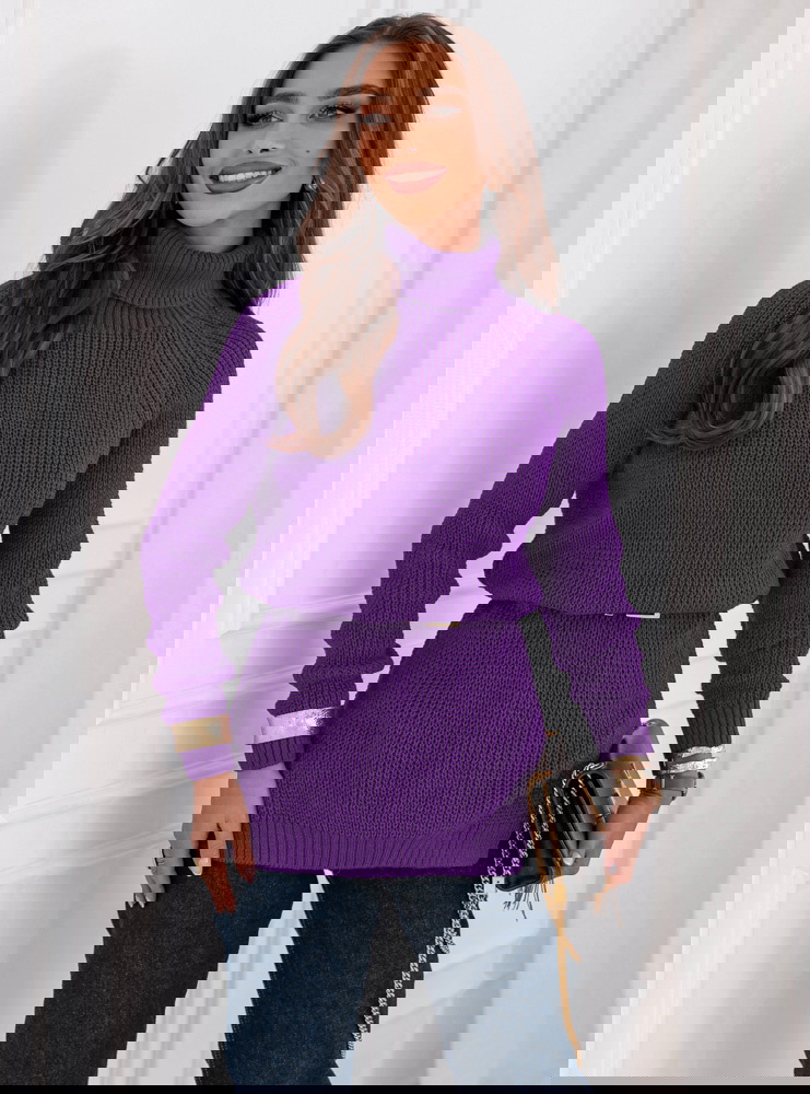 Śliwkowy sweter z golfem Ethylinna