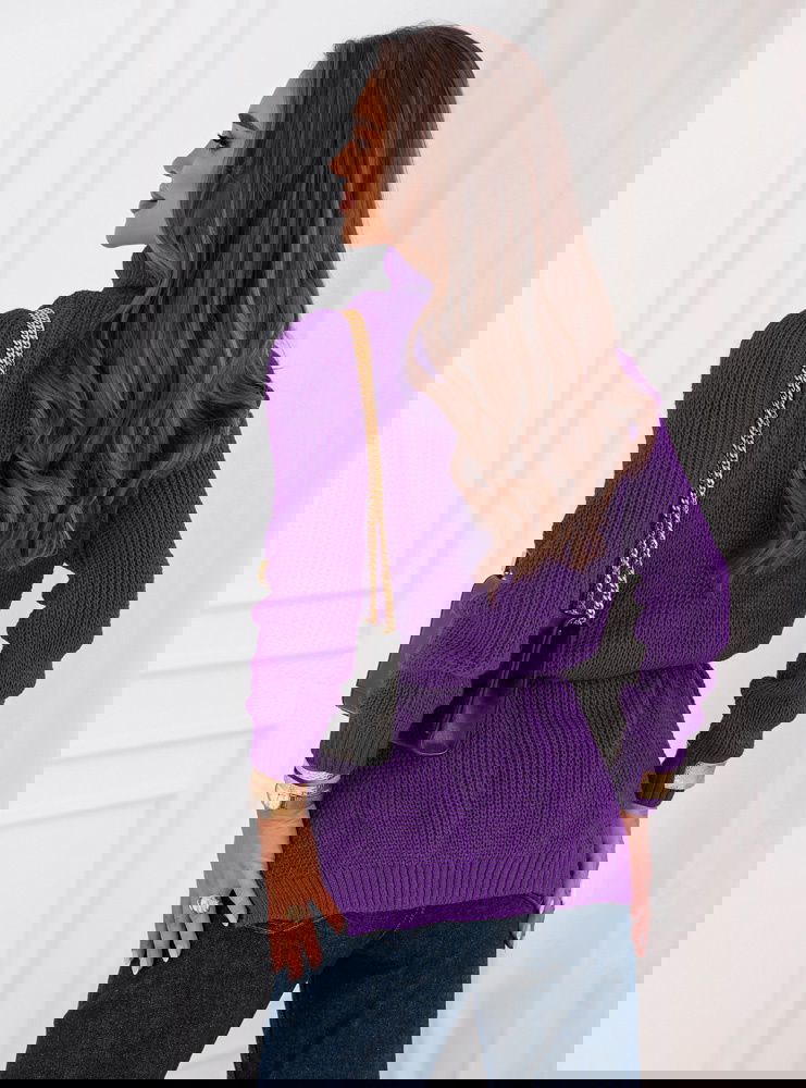 Śliwkowy sweter z golfem Ethylinna