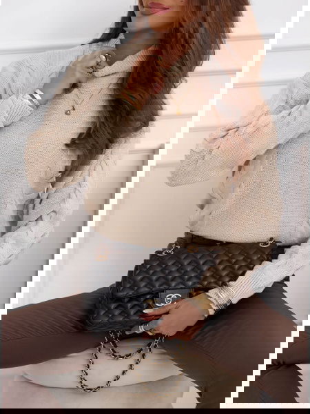 Beżowy sweter z półgolfem...