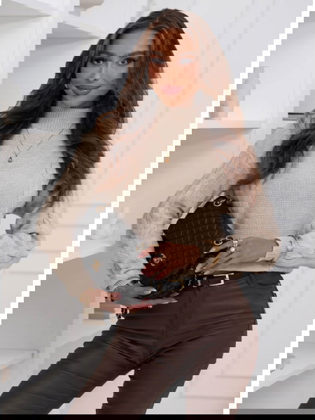 Beżowy sweter z półgolfem... 2