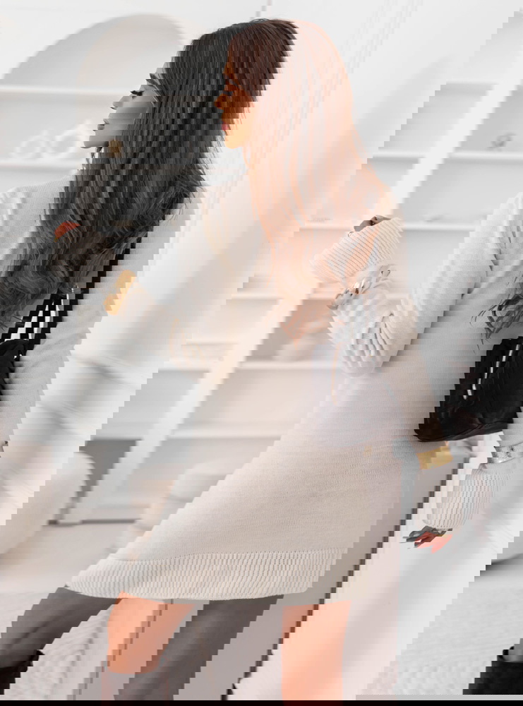 Swetrowa sukienka z półgolfem...