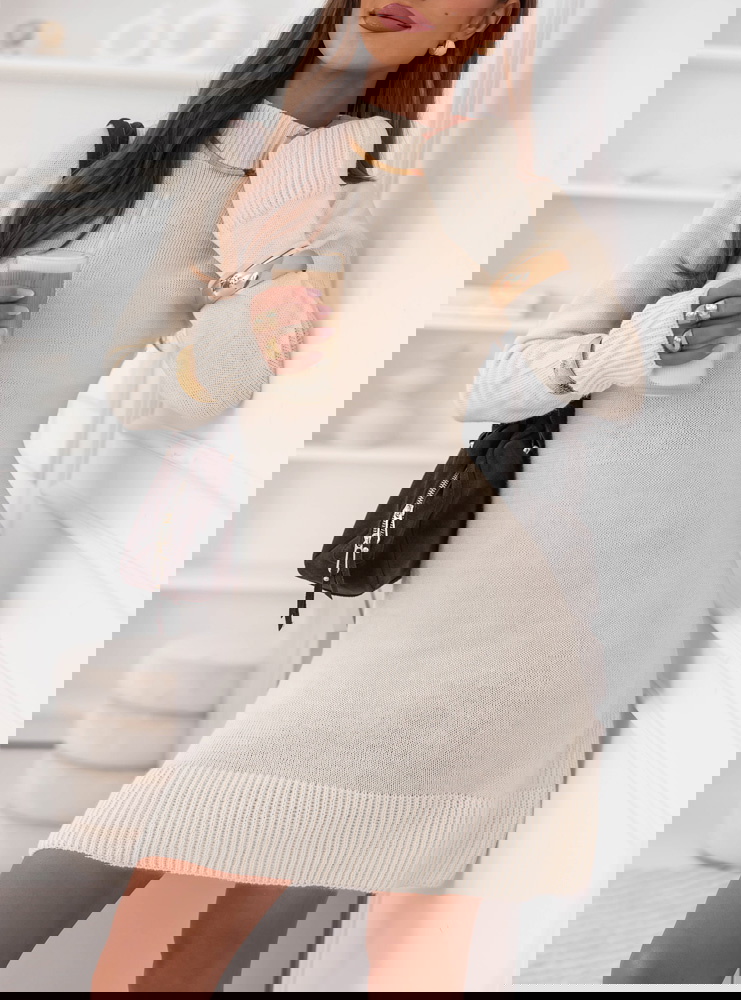 Swetrowa sukienka z półgolfem...