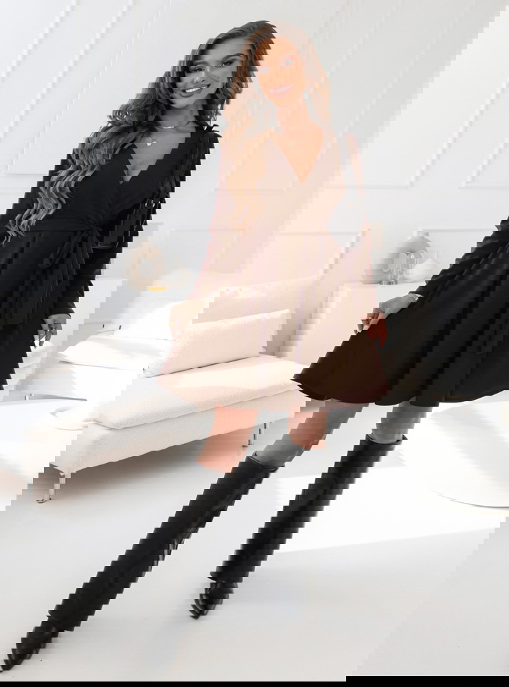 Czekoladowa sukienka z przekładanym...