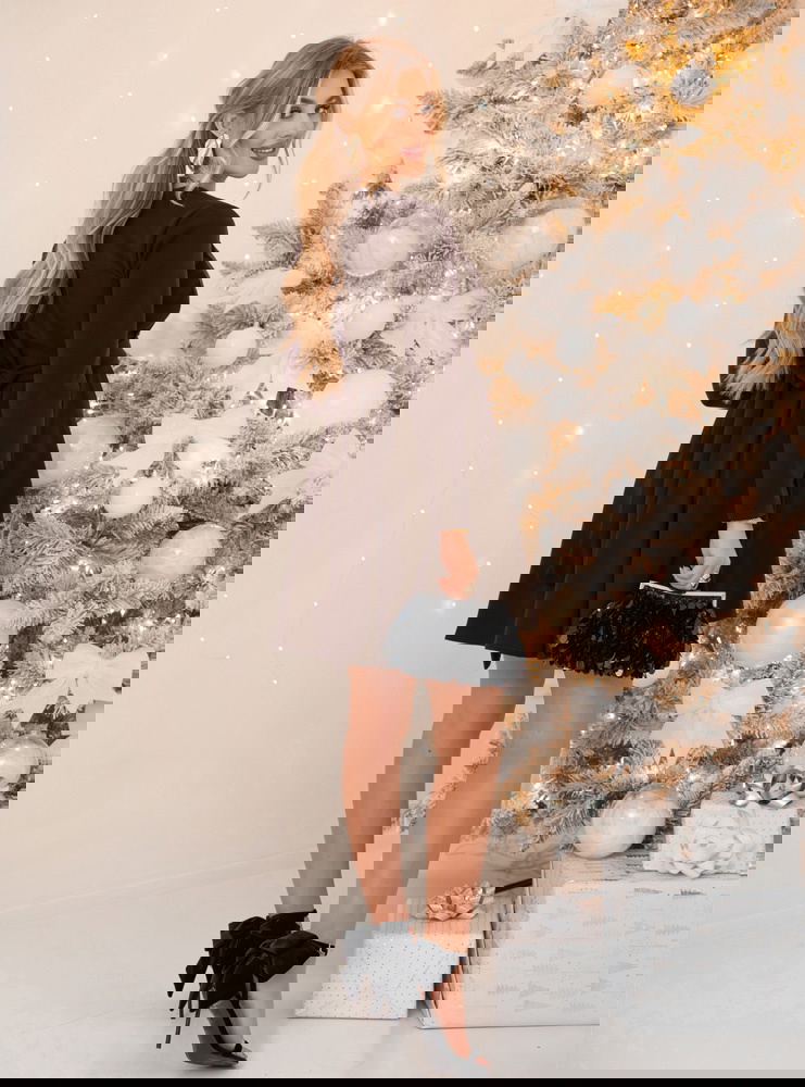 Czekoladowa sukienka z przekładanym...