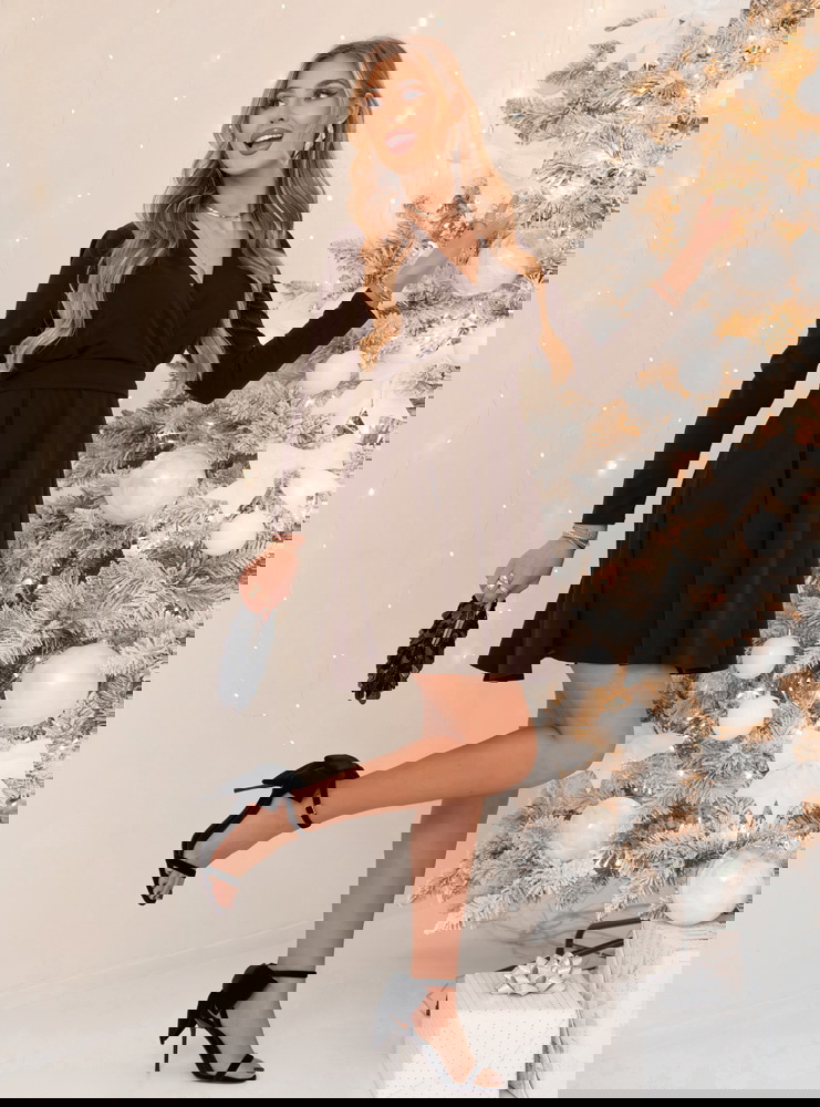 Czekoladowa sukienka z przekładanym...