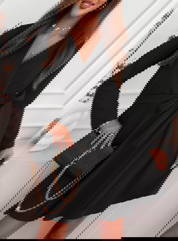 Czarna sukienka z przekładanym...