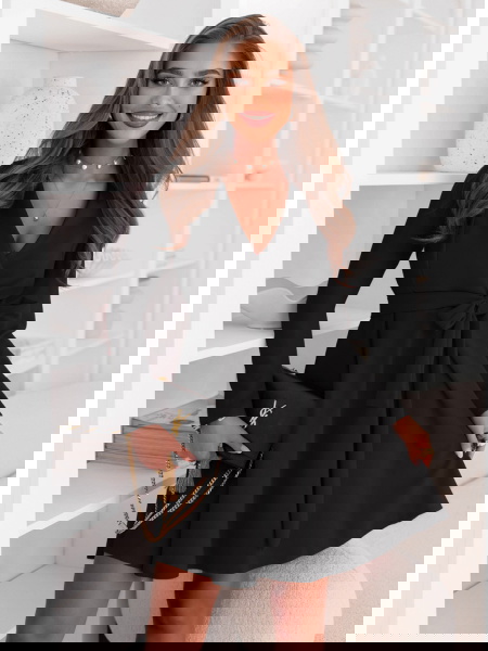 Czarna sukienka z...