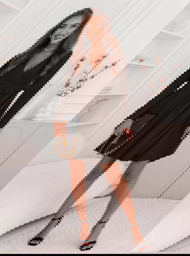 Czekoladowa sukienka z przekładanym...