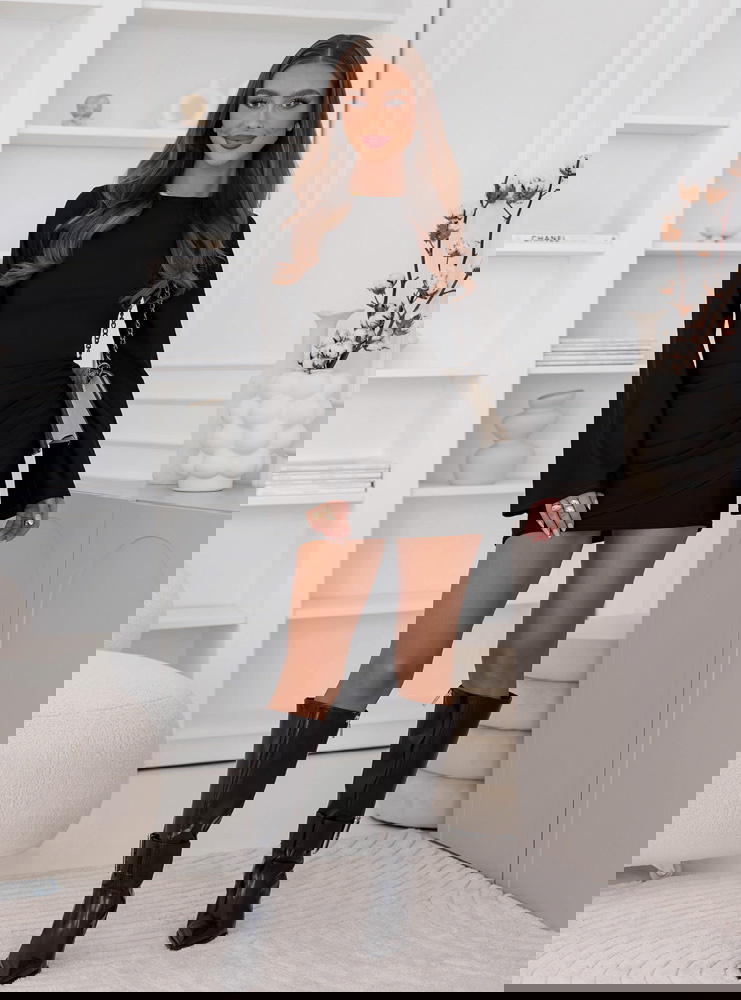 Czarna dopasowana sukienka mini Ellouise