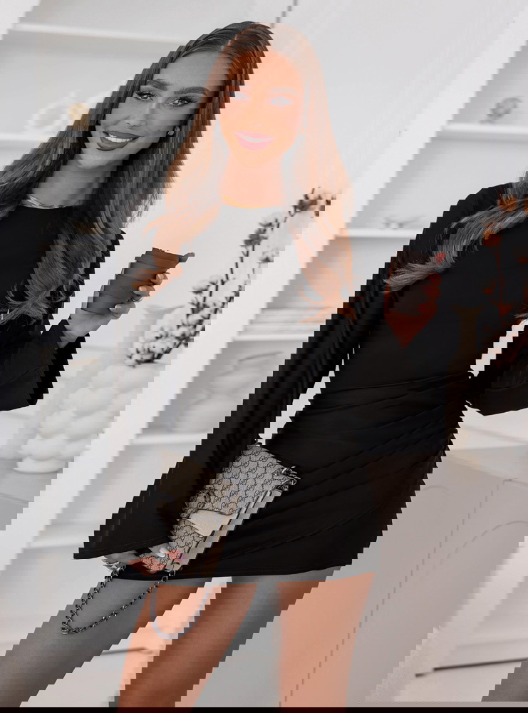 Czarna dopasowana sukienka mini Ellouise