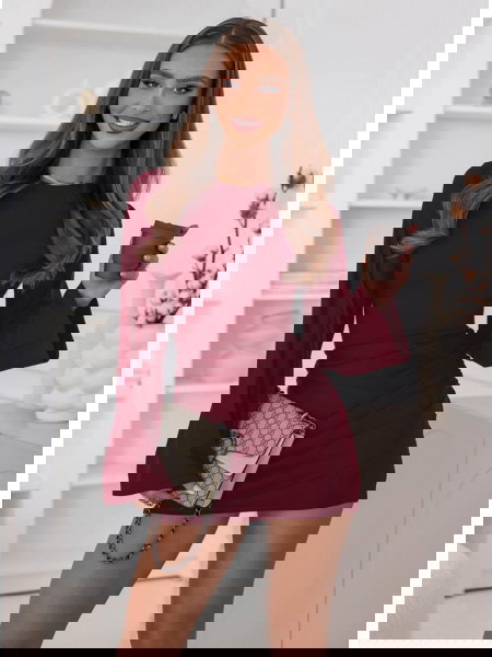 Bordowa dopasowana sukienka... 2