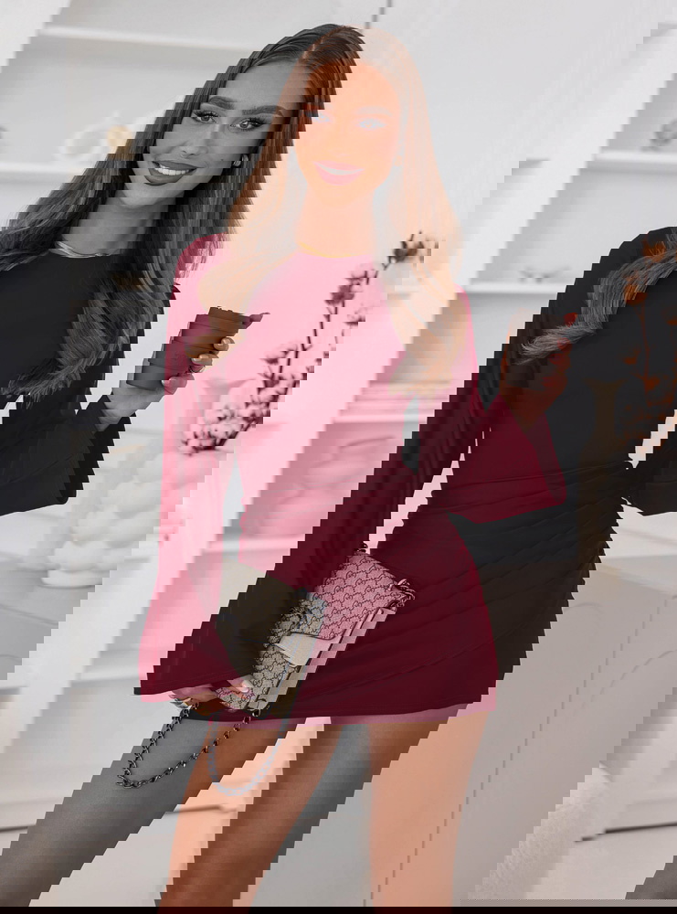 Bordowa dopasowana sukienka mini...