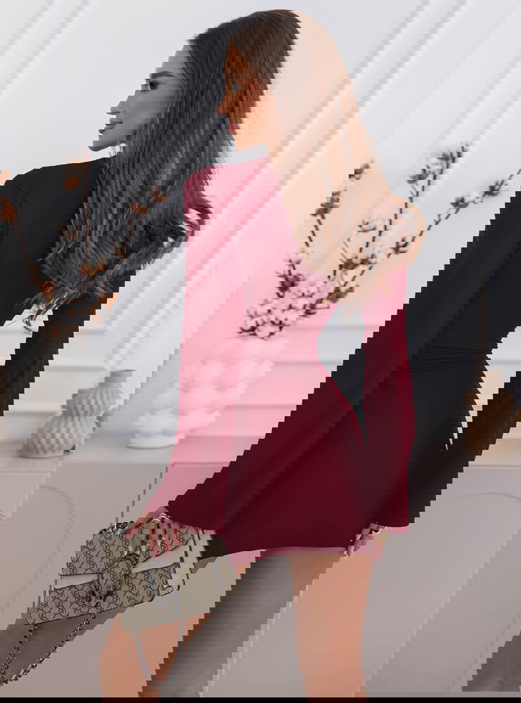 Bordowa dopasowana sukienka mini...