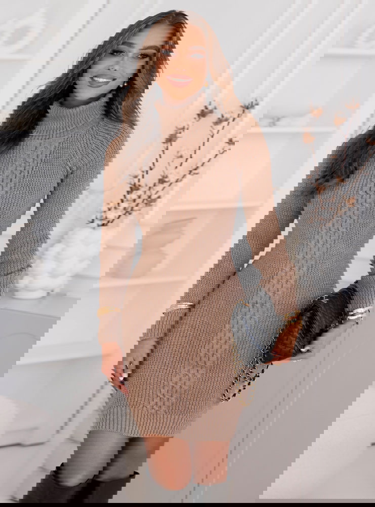 Sweterkowa sukienka z golfem Theralu...