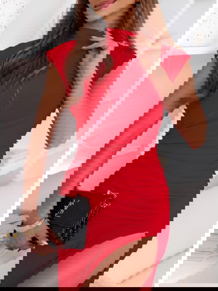 Malinowa dopasowana...