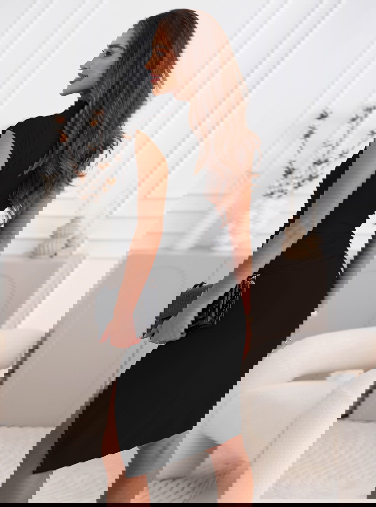 Czarna dopasowana sukienka z...