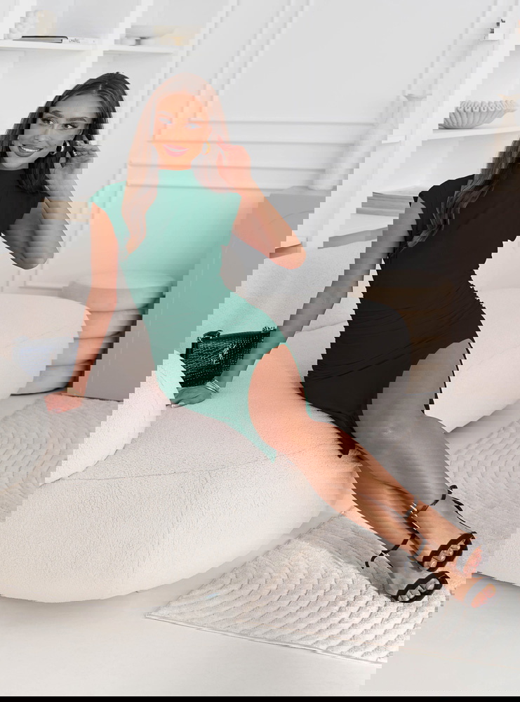 Dopasowana sukienka z marszczeniem w...