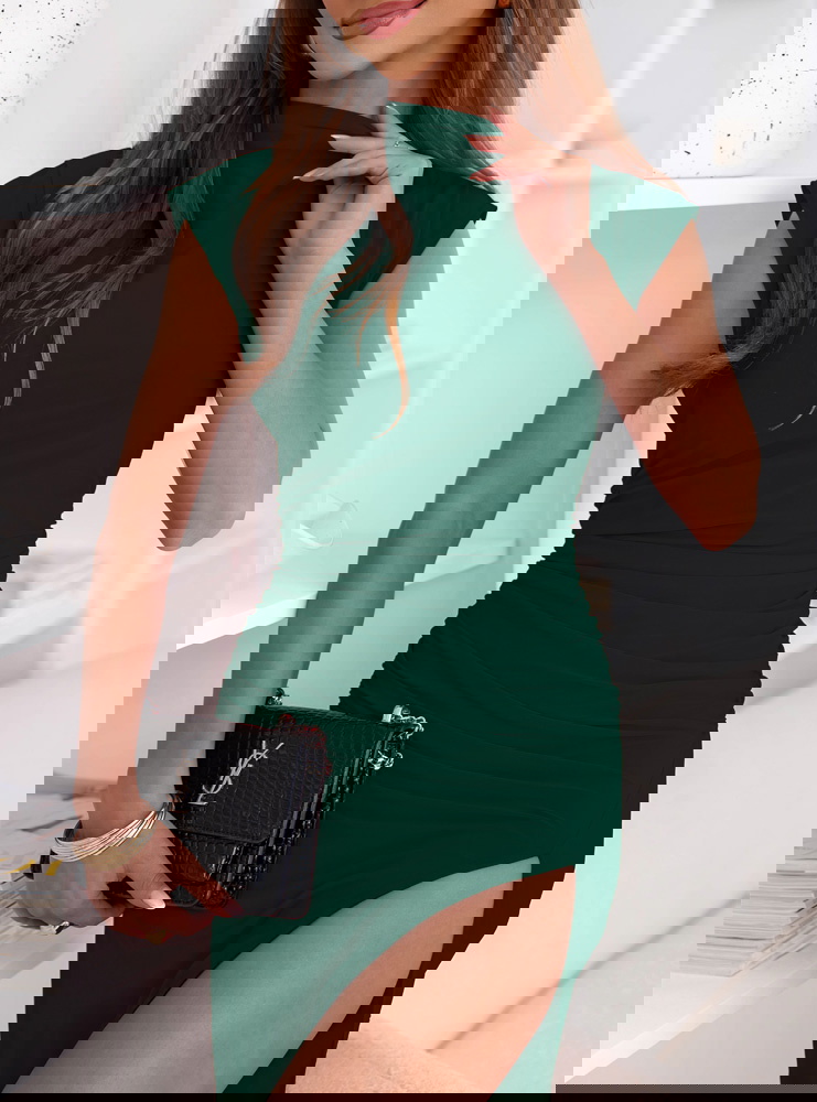 Dopasowana sukienka z marszczeniem w...