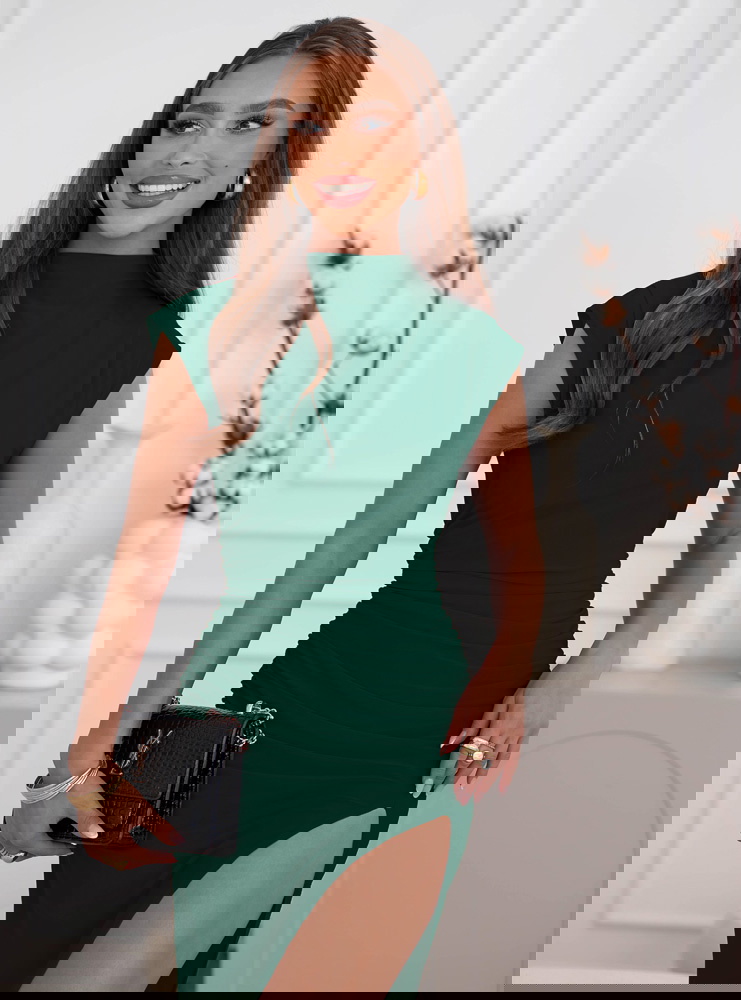 Dopasowana sukienka z marszczeniem w...