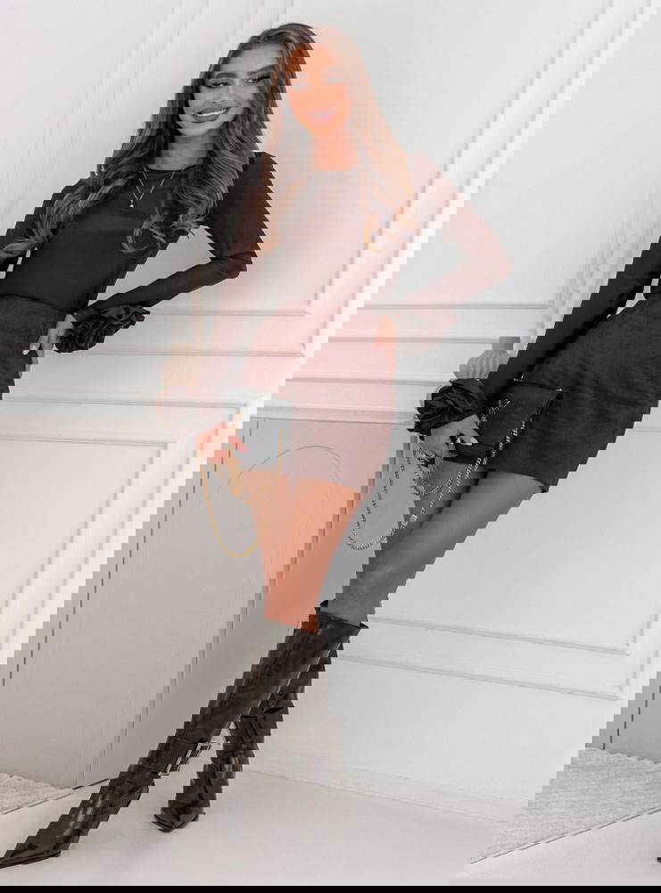 Czekoladowa bluzka z ozdobnymi różami...