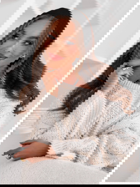 Czarna prążkowana opaska...