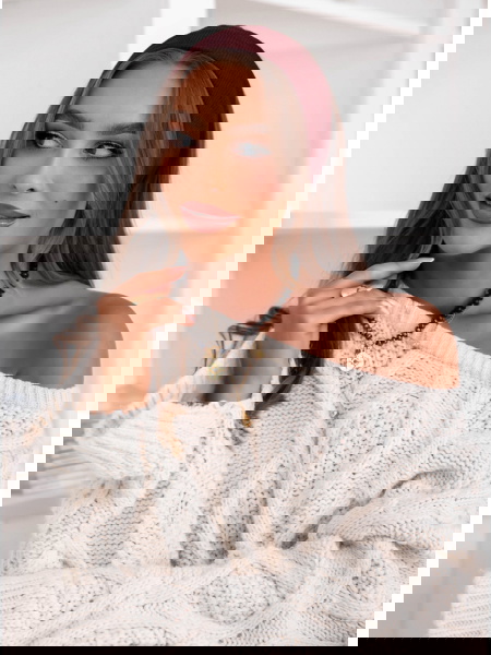 Bordowa prążkowana opaska...