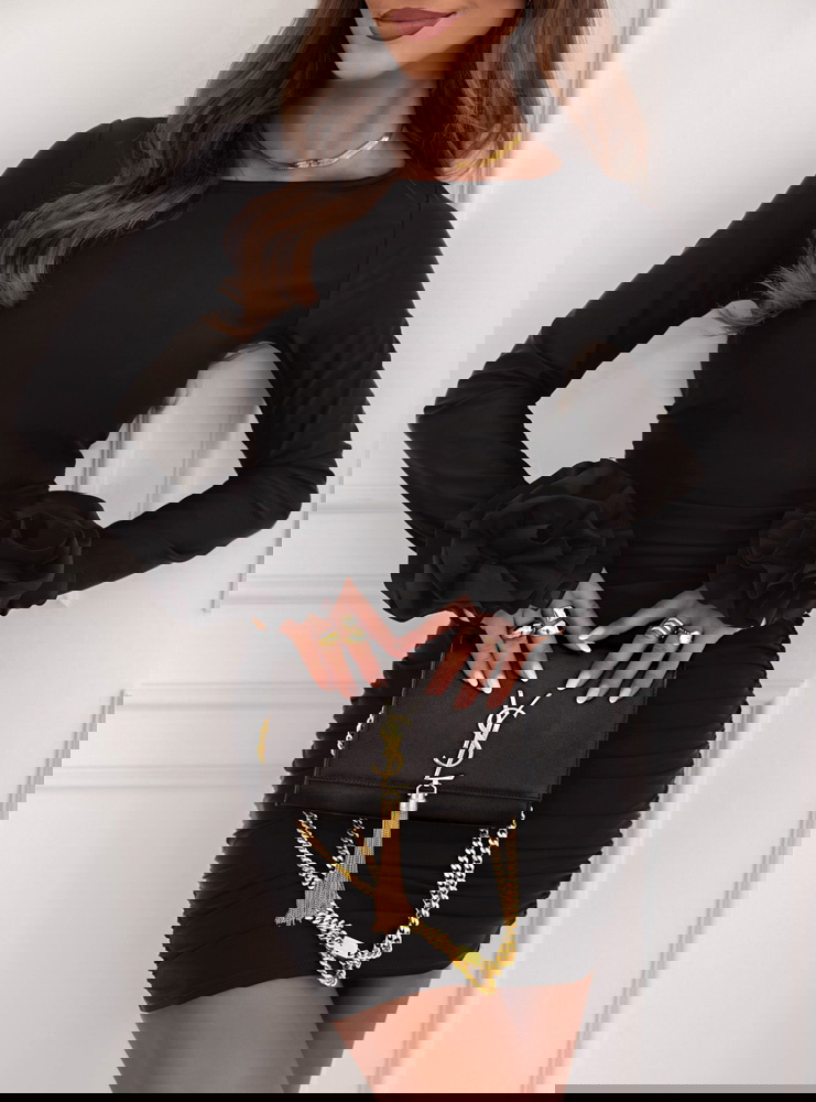 Czarna dopasowana sukienka z...