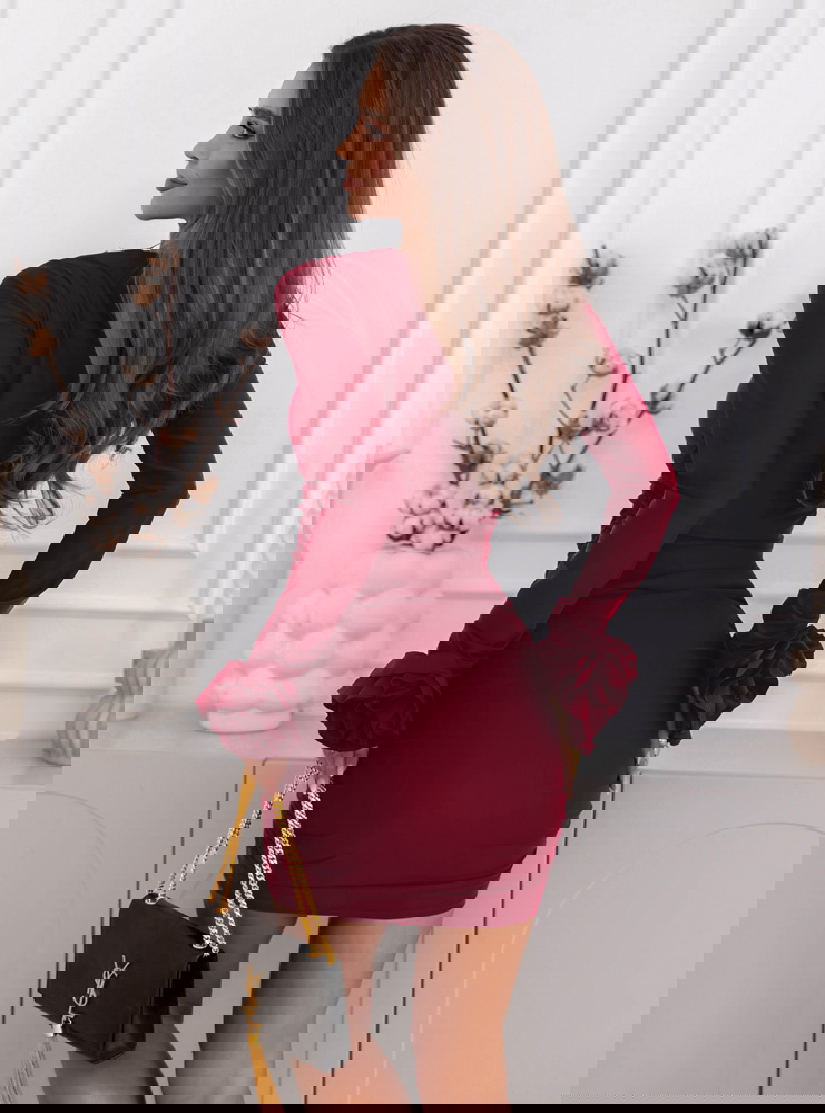 Bordowa dopasowana sukienka z...