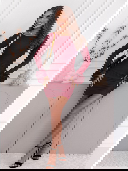 Bordowa dopasowana sukienka...