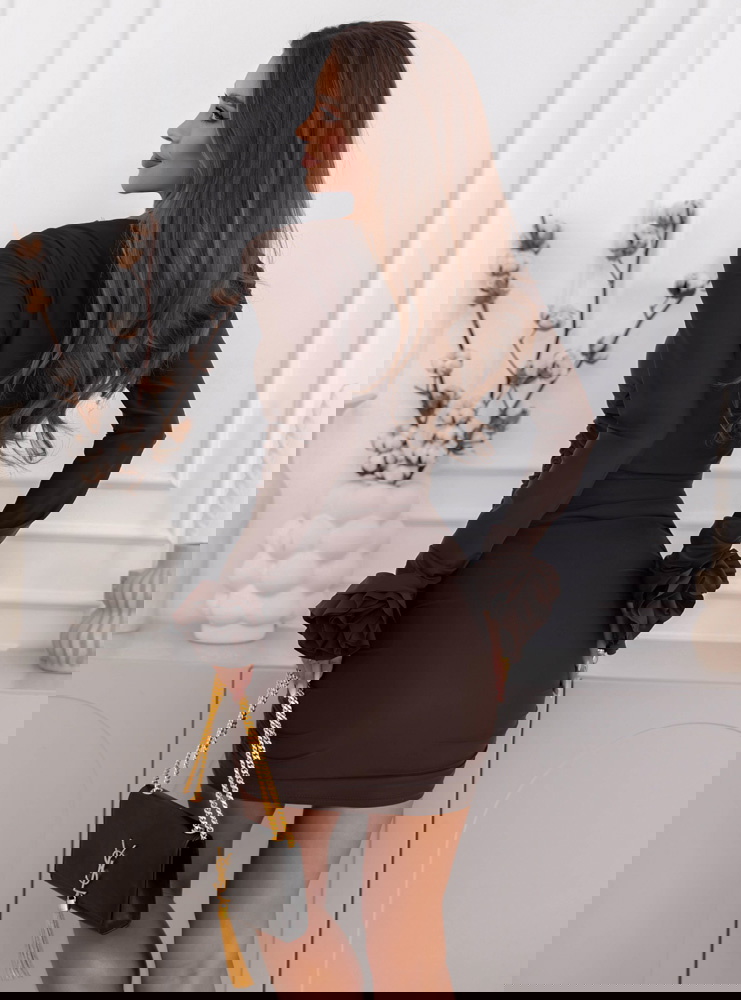 Czekoladowa dopasowana sukienka z...