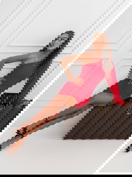 Malinowa sukienka na jedno... 2