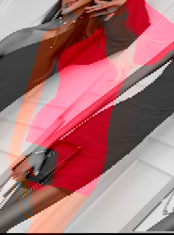 Malinowa sukienka na jedno ramie Idryssa