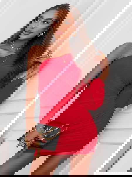 Malinowa sukienka na jedno...