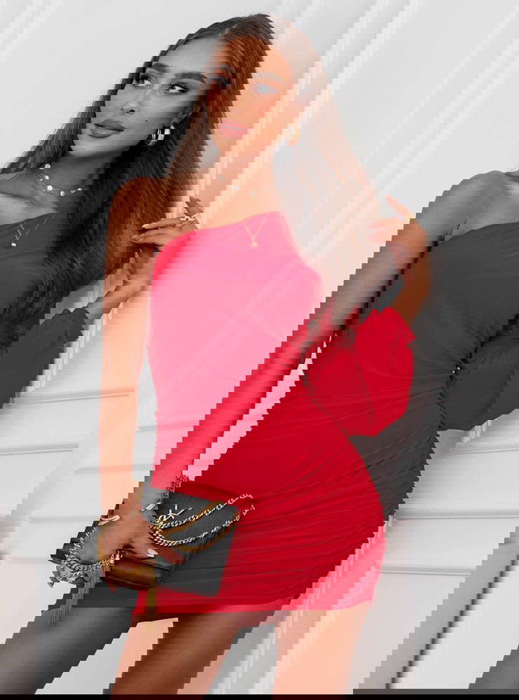 Malinowa sukienka na jedno ramie Idryssa