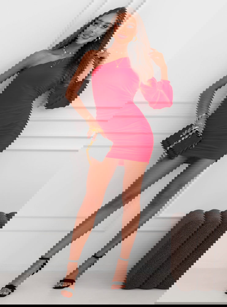 Malinowa sukienka na jedno ramie Idryssa