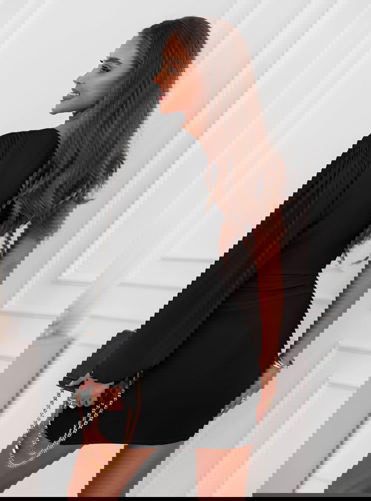 Czarna sukienka na jedno ramie Idryssa