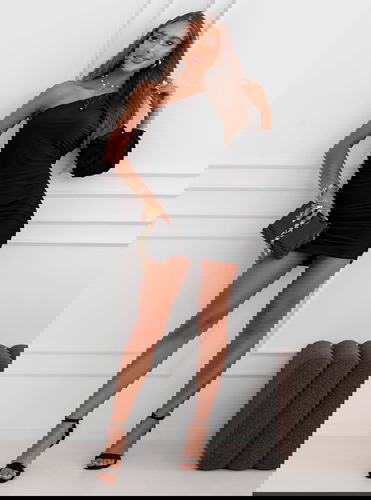 Czarna sukienka na jedno ramie Idryssa