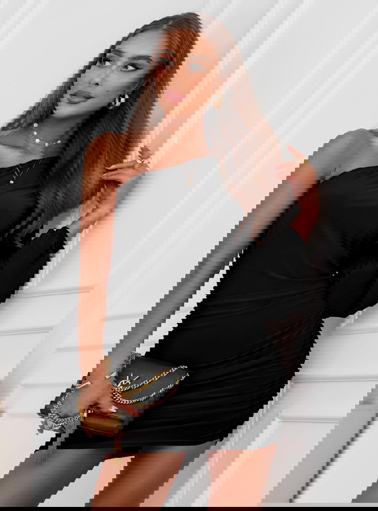 Czarna sukienka na jedno ramie Idryssa